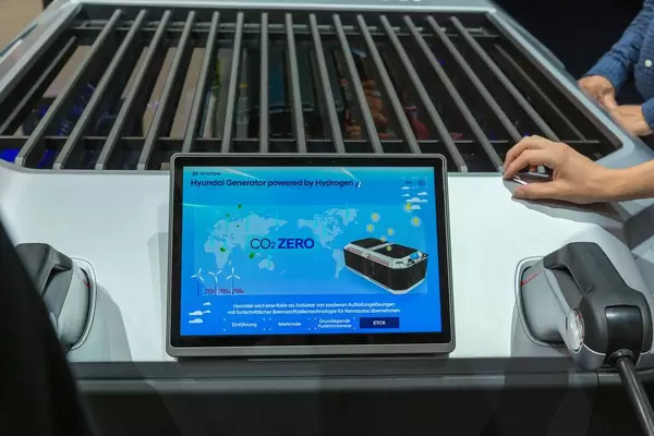 Hyundai full cell power generator by Hydrogen