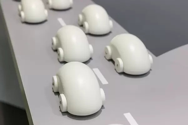 IAA-Symbolbild: Modellautos im Straßenverkehr auf einer nachgebauten Miniaturstraße