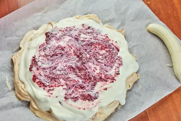 Ice cream cake with raspberry jam-based cream and banana