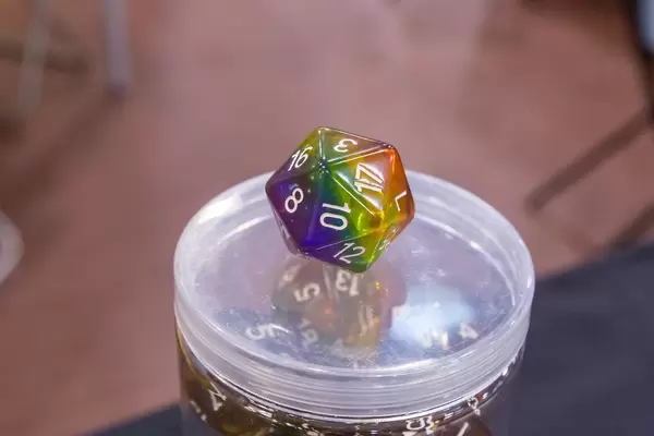 Ikosaeder Würfel mit 20 Seiten in bunt