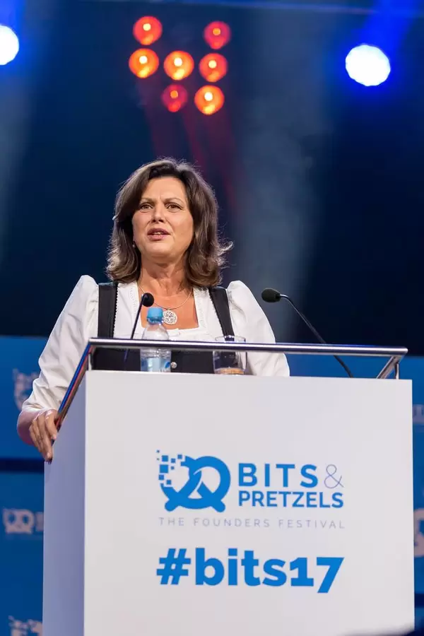 Ilse Aigner auf der Bits & Pretzels 2017