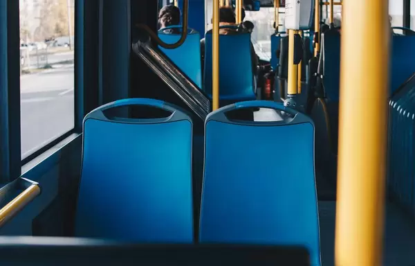 Im Inneren eines Buses