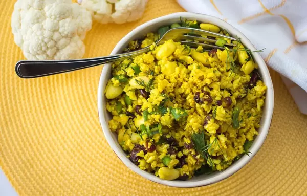 indian Cauliflower Rcie with Raisin and Dill top view