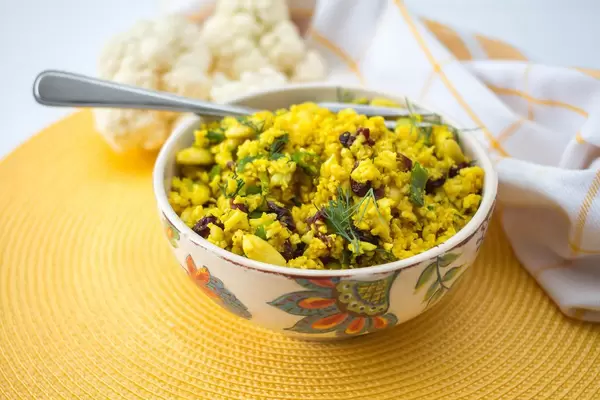 Indian Cauliflower Rcie with Raisin and Dill