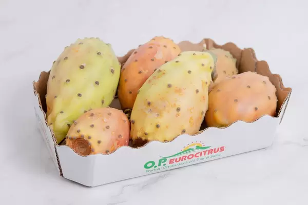 Indian Figs in the paper market box