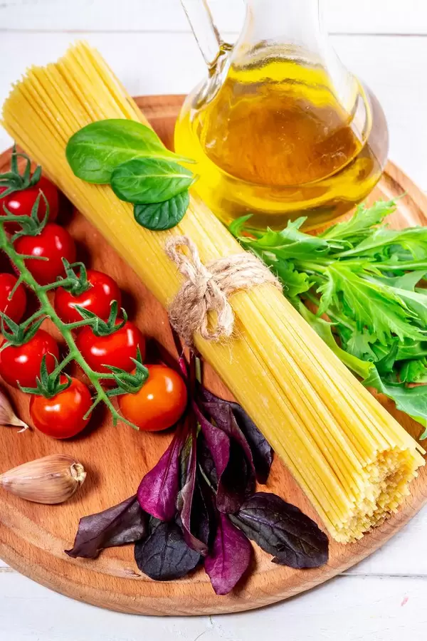 Ingredients for cooking spaghetti (Flip 2019)