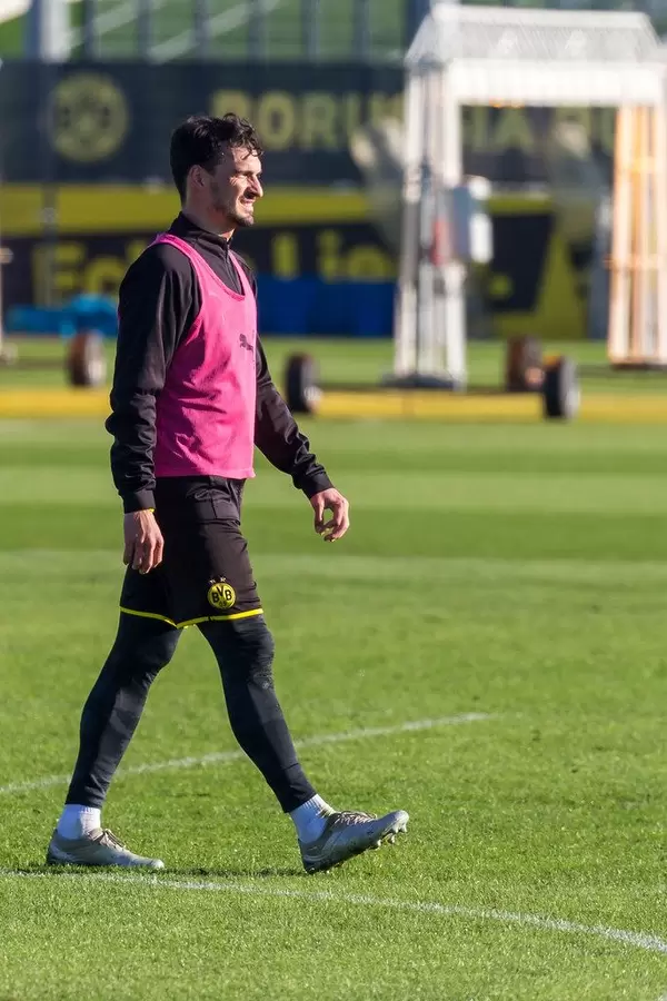 Innenverteidiger und ehemaliger Nationalspieler Mats Hummels in Einzelaufnahme beim BVB-Training