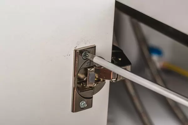 Installation of a furniture canopy on door kitchen cupboard