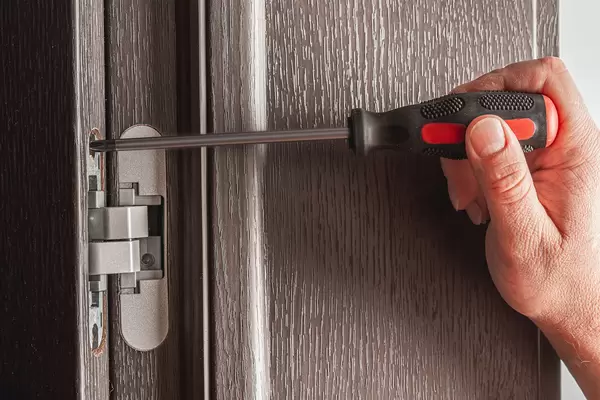 Installing and fixing furniture hinges with a screwdriver