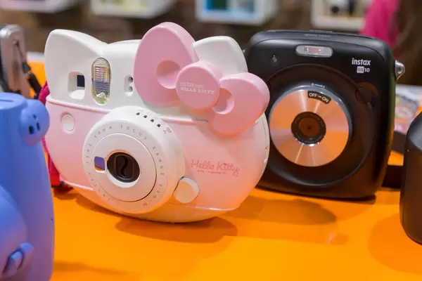 Instax Mini Hello Kitty und andere Sofortbildkameras von Fujifilm