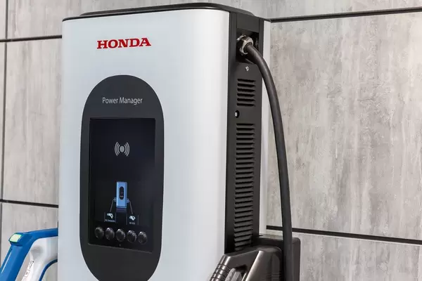 Integration von Elektroautos in intelligente Stromnetze: Energieübertragungssystem Power Manager von Honda