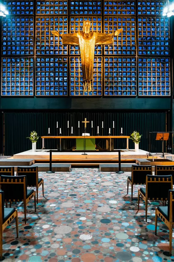 Interior of modern church FOYER an der Gedächtniskirche (Flip 2019)
