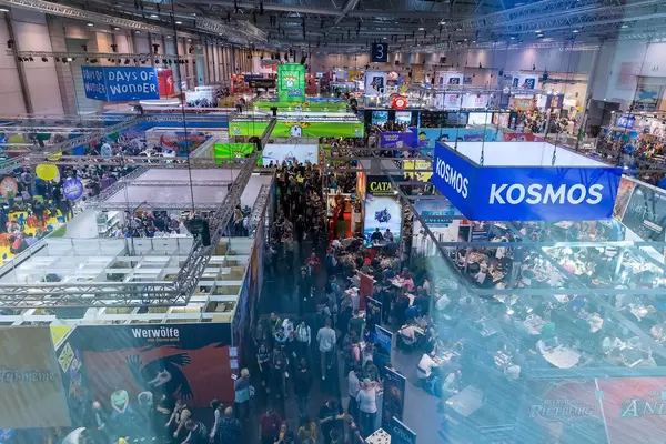Internationale Spieltage SPIEL 19 in Essen: die größte Besuchermesse für Gesellschaftspiele. Aufnahme von oben