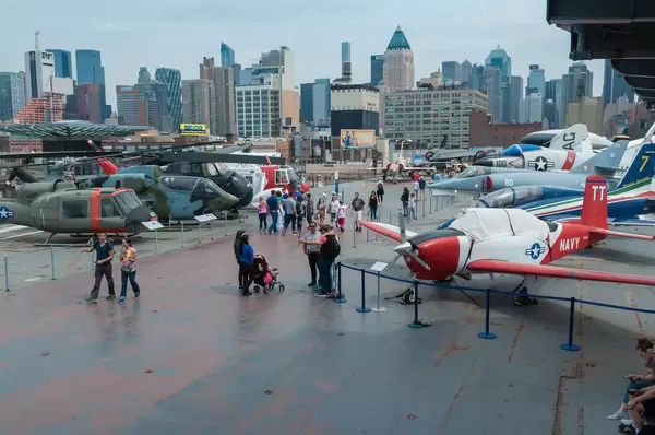 Intrepid Flugzeugträger