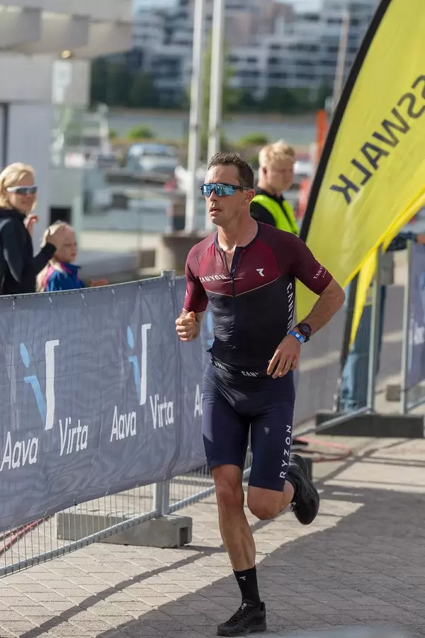 Ironman bronze winner Nicholas "Nick" Kastelein started for Australia and runs the marathon, the last triathlon stage, next to cheering spectators