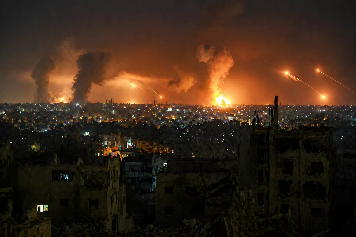 Israelische Luftangriffe auf Hisbollah im Libanon bei Nacht