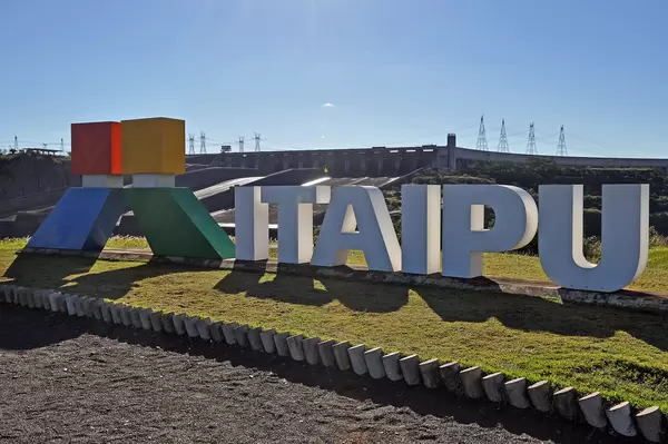 ITAIPU-Staudamm in Brasilien & Paraguay