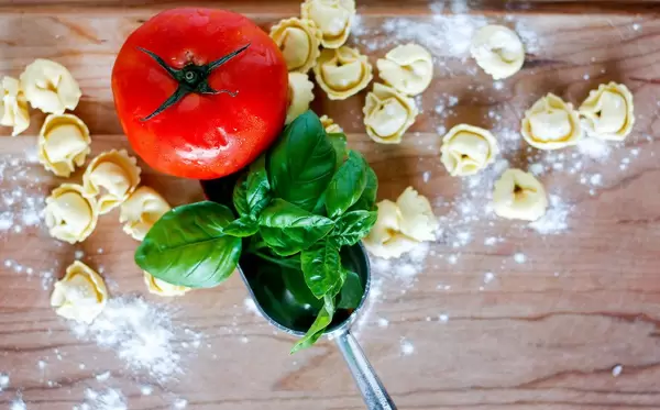 Italian Pasta with Basil and Tomato