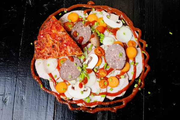Italian pizza, raw and cooked slices