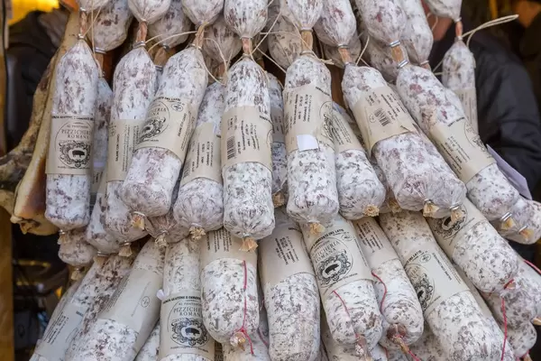 Italinische Salami zum Verkauf bei Antica Salumeria