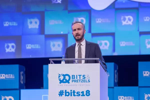 Jan Böhmermann adressiert sich seinem Publikum