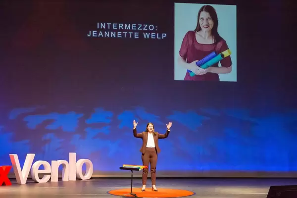 Jeanette Welp spricht beim Intermezzo auf dem TEDxVenlo 2018