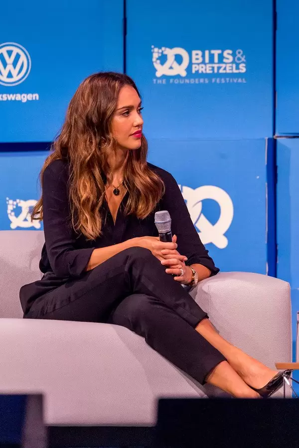 Jessica Alba auf der Tech Konferenz Bits & Pretzels