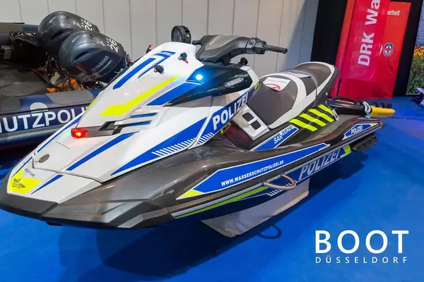 Jetski der Wasserschutzpolizei, ausgestellt auf der Wassersportsmesse "Boot Düsseldorf"