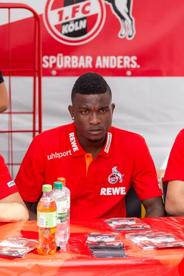 Jhon Córdoba während der Autogrammstunde