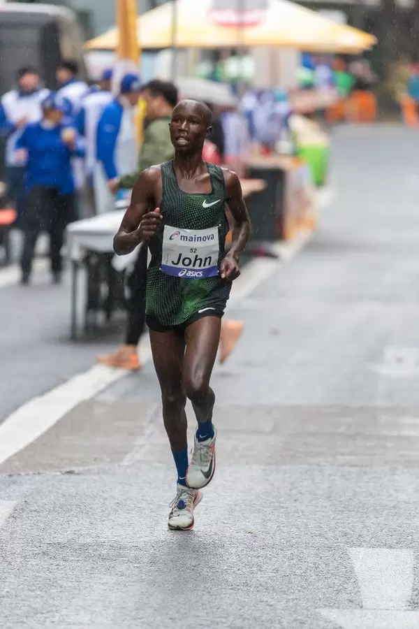 John Kipkosgei Korir at Frankfurt Marathon in the rain