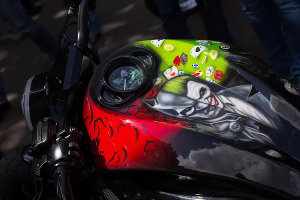 Joker-Lackierung auf Harley