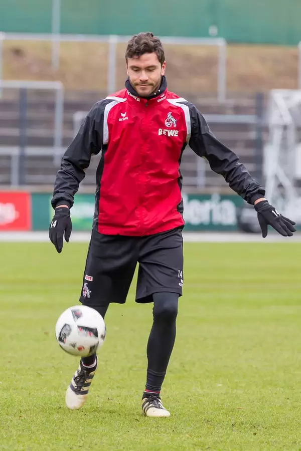 Jonas Hector bei Ballannahme