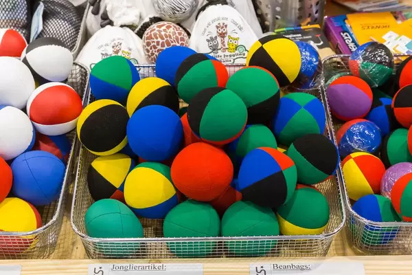 Jonglierbälle aus Stoff in verschiedenen Farben