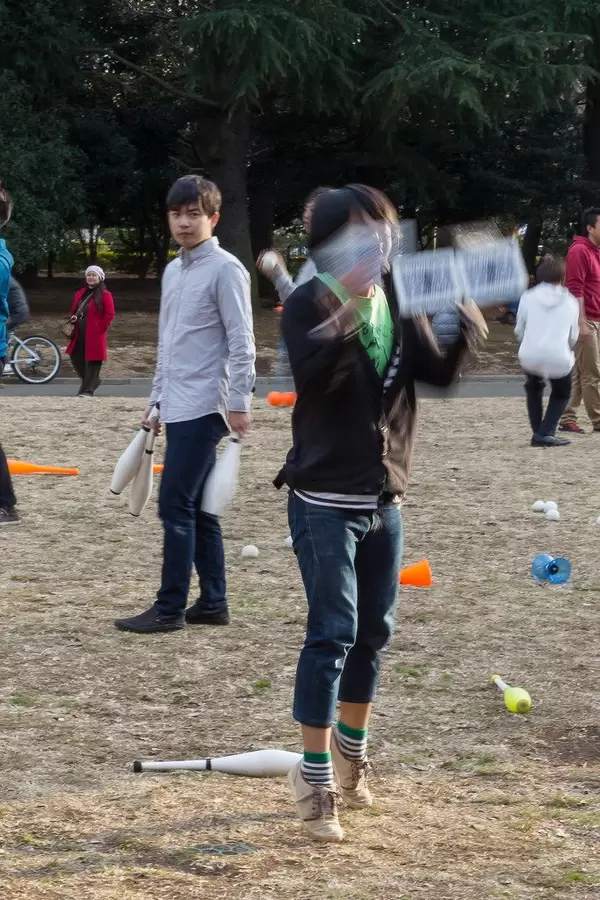 Jonglierende Jugendliche