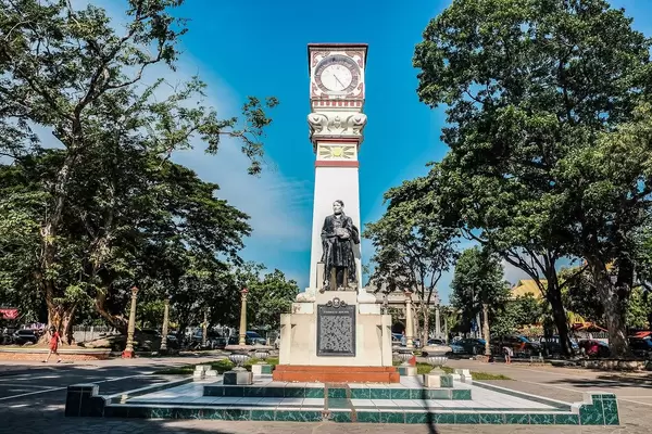 Jose Rizal monument in Dumaguete City (Flip 2019)