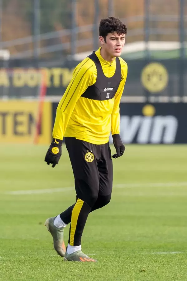 Jugenspieler des BVB im Training während der Länderspielpause