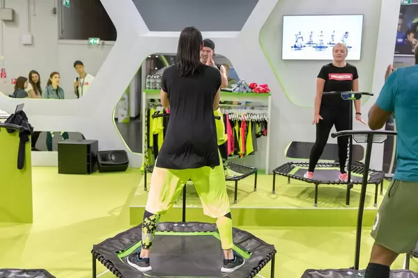 Jumping Fitness. Training auf einem Trampolin