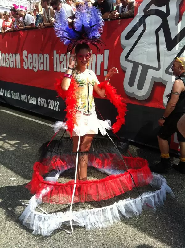 Junge Frau mit durchsichtigem Rock bei der Cologne Pride Demo