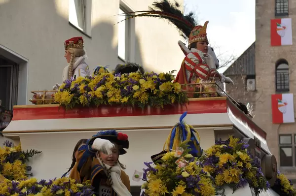 Junges Dreigestirn am Rosenmontagszug 2012