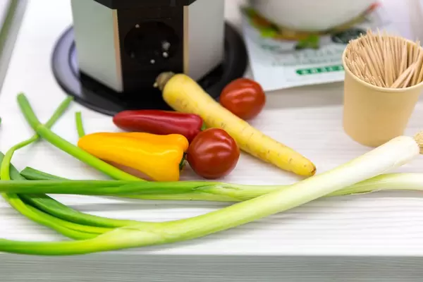 Jungzwiebeln, Paprika, Tomaten und Karotte