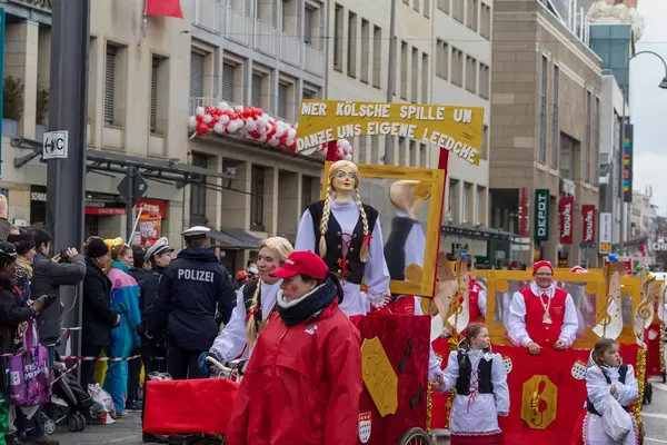 K.G. UHU von 1924 Köln-Dellbrück beim Rosenmontagszug - Kölner Karneval 2018