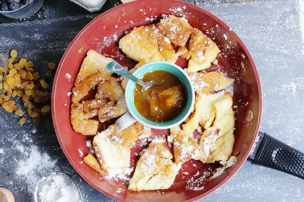 Kaiserschmarrn with jam and raisins in pan (Flip 2019)