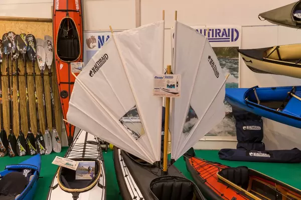 Kajak mit Segel von Nautiraid bei der Boot Düsseldorf 2018