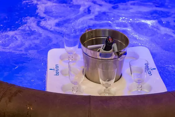 Kalter Martini im Whirlpool von Banisan - Boot Düsseldorf 2018