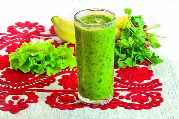 Kaltes, kultiges Mixgetränke aus frischem Obst