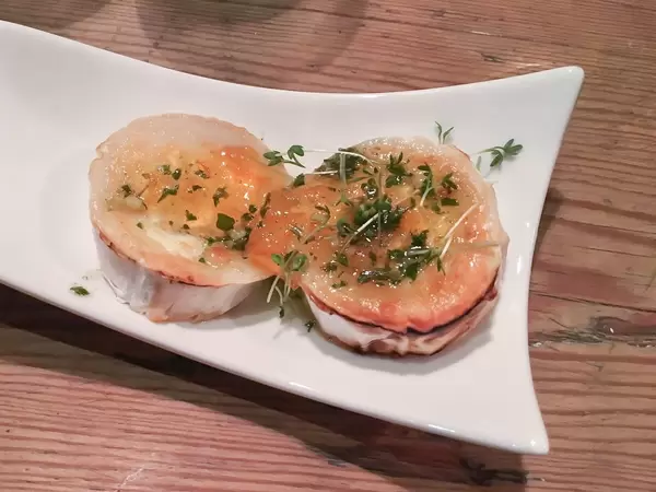 Kandierter Schafskäse mit Marmelade