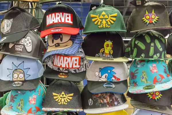 Kappen mit Comics-Motiven und Gaming-Motiven von Marvel bis Zelda