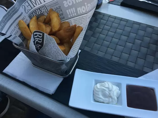 Kartoffel-Wedges mit Aioli