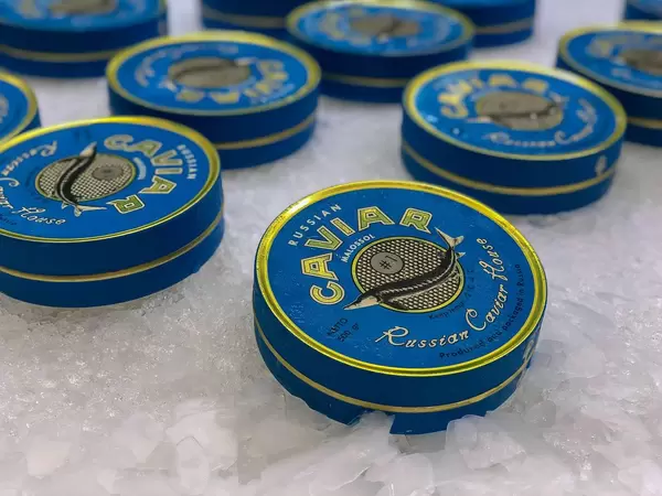 Kaviar in Dosen am Danilovsky Market in Moskau