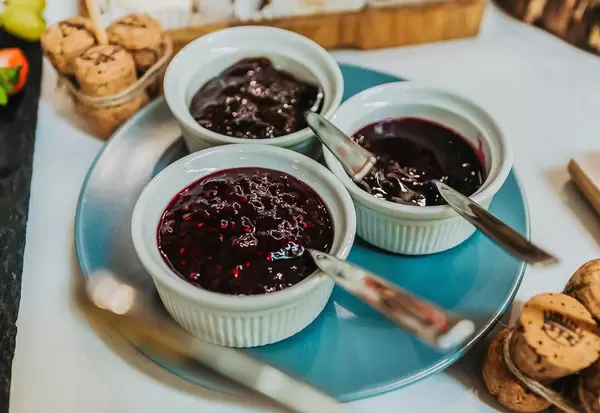 Kein Frühstücksbuffet ist komplett ohne Himbeermarmelade